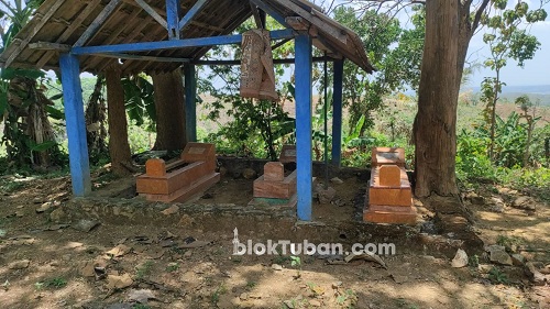 Makam Sakral di Desa Pakis Tuban Konon Mertua Ronggolawe